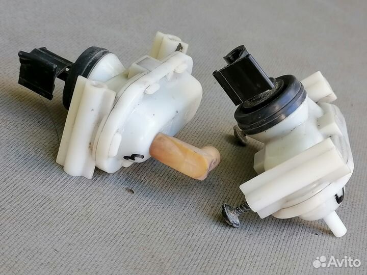 Активатор замка задней двери VW Passat B3