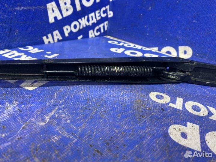 Левый поводок дворника Chevrolet Aveo T250 седан