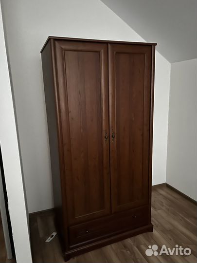 Шкаф