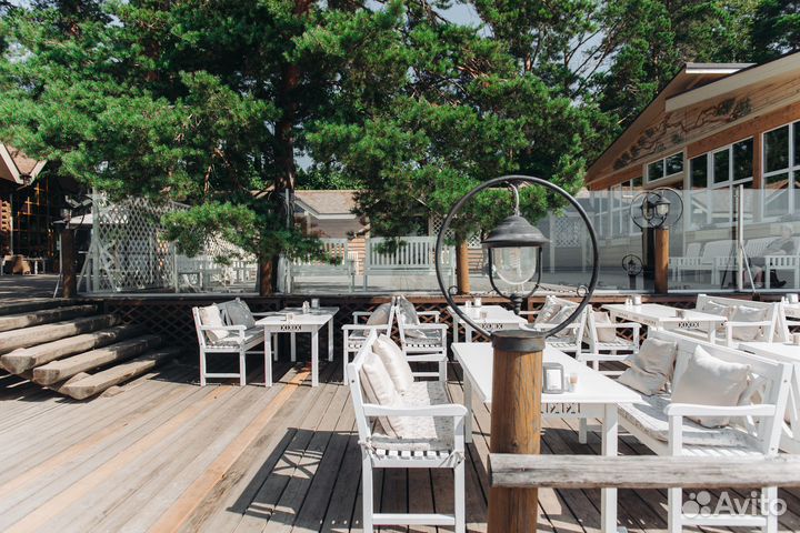 Помощник официанта, раннер в ресторан