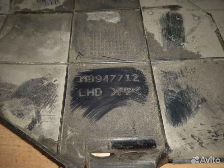 Накладка декоративная Mitsubishi carisma митсубиси