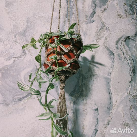 Вязанное подвесное кашпо