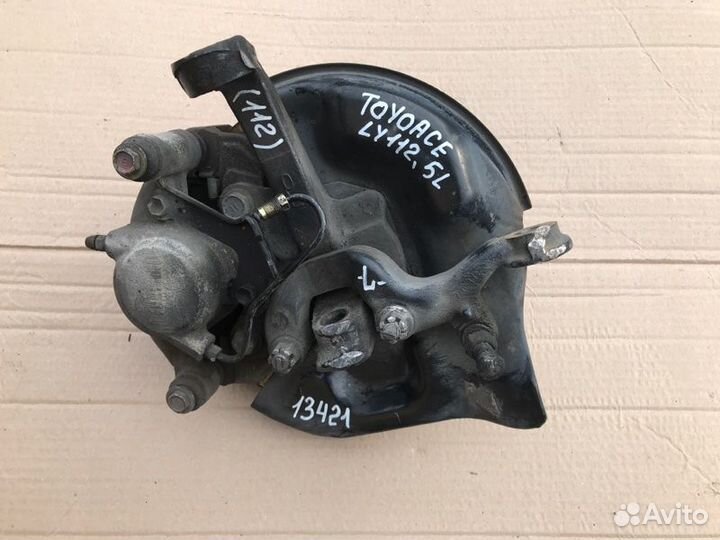 Поворотный кулак левый Toyota Toyoace LY112 5L