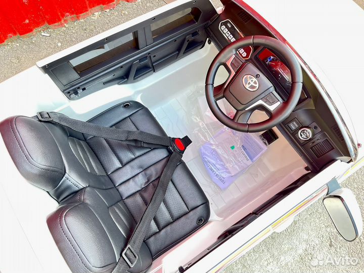 Детский электромобиль toyota