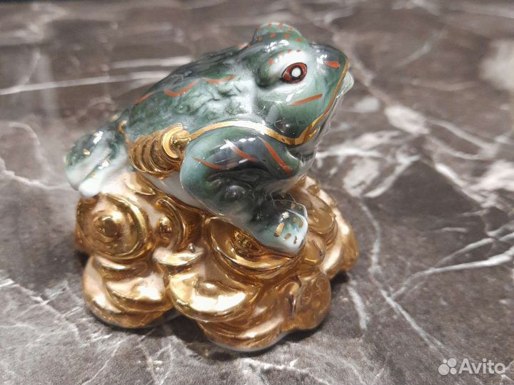 Статуэтка лягушка
