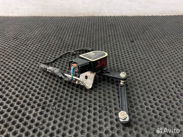 Датчик положения кузова задний правый Bmw 7-Series