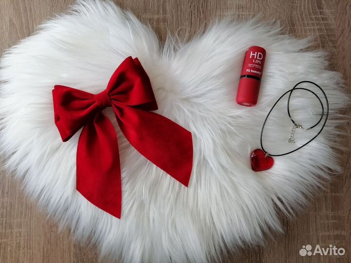 Бант на заколке из замши