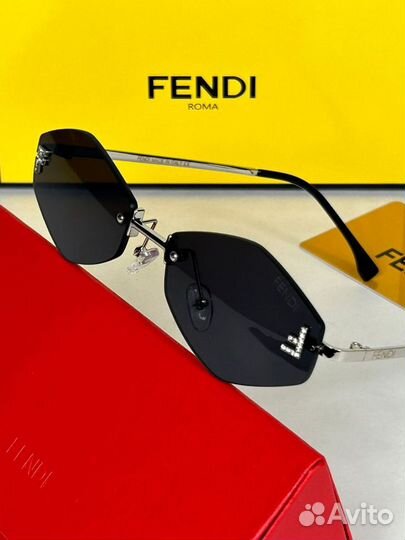 Солнцезащитные очки женские fendi