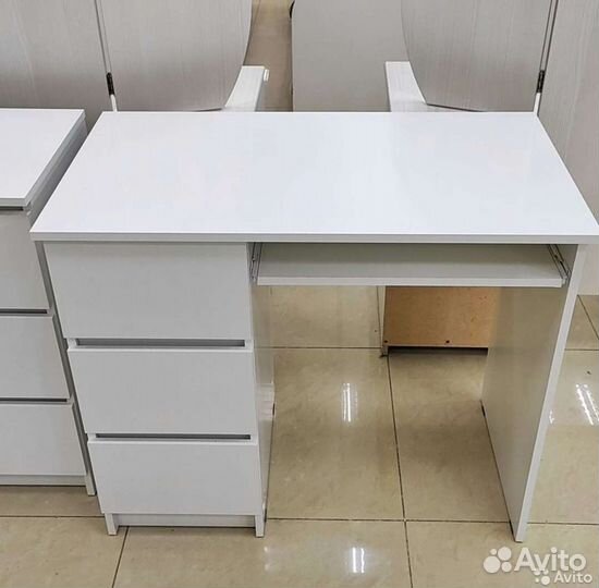 Стол письменный Мори 6/3, белый, левый или правый