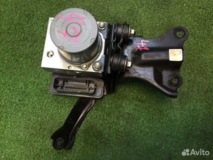 Блок ABS (насос) Toyota Corolla