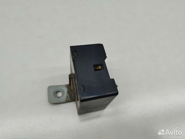 Реле обогрева заднего стекла Hyundai Accent X3 98г