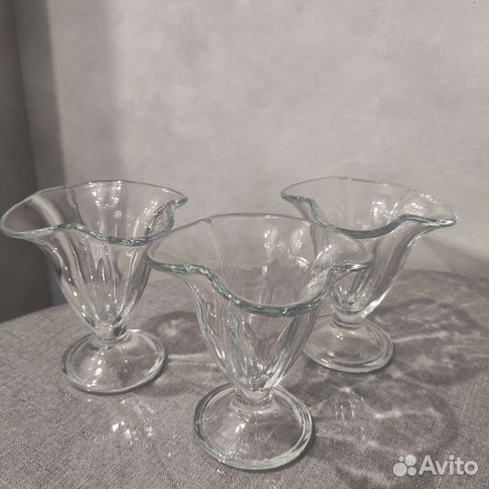 Новые бокалы для вина, креманки, салатницы