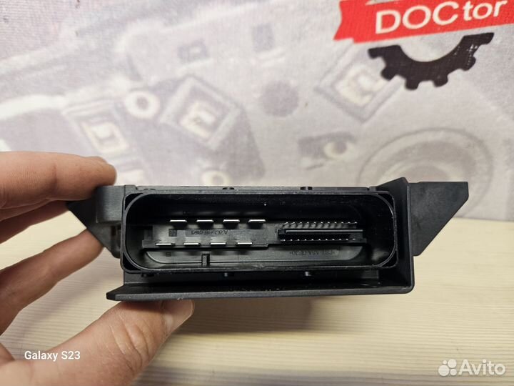 Блок электронного ручника Volkswagen Passat b7