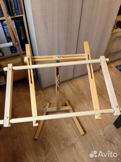 Напольный станок для вышивания с лампой