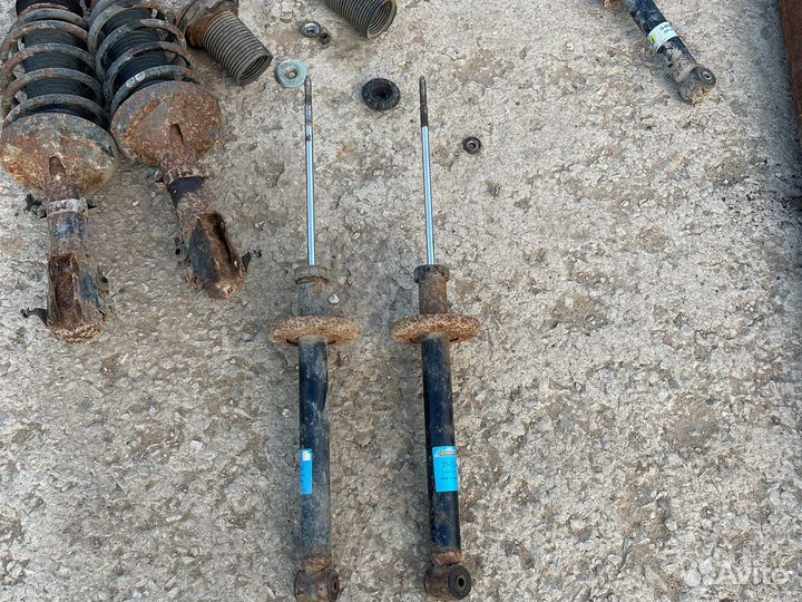 Задние амортизаторы volkswagen vento golf jetta