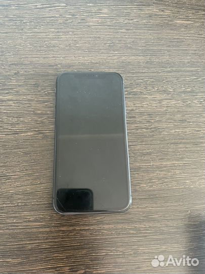 Телефон iPhone 11
