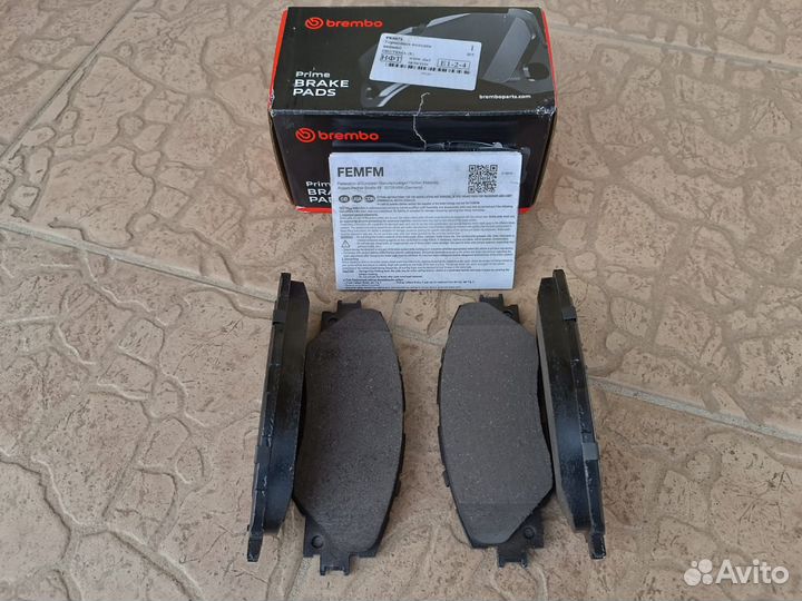 Колодки тормозные дисковые передние Brembo P83071