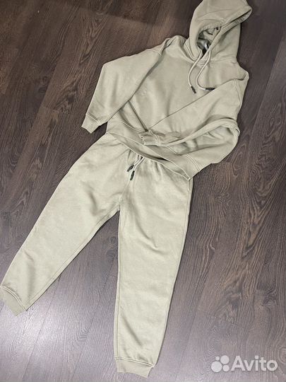 Спортивный костюм женский