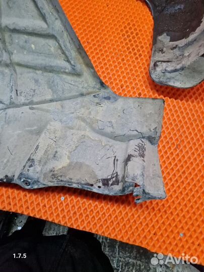 Пыльник двигателя пара Toyota corsa l40