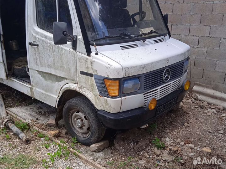 Запчасти на Mercedes T1