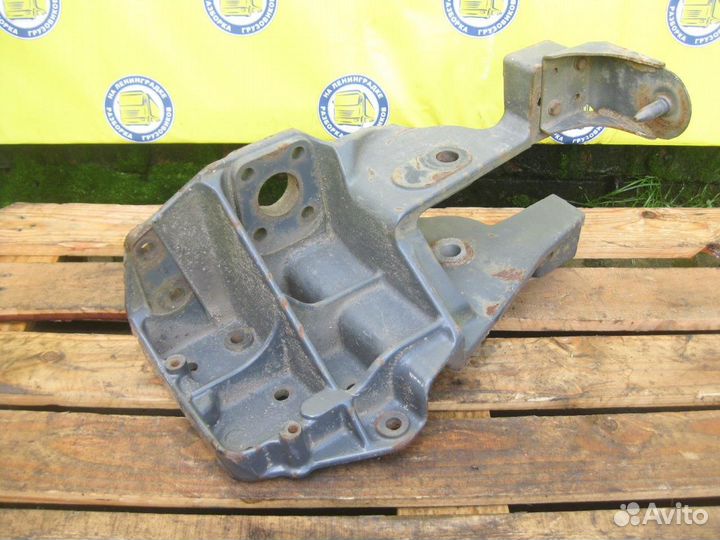 Кронштейн передней рессоры передний 5010574077 лев