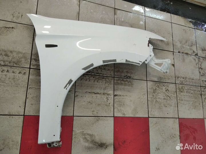 Крыло Mitsubishi Outlander