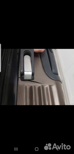 Чемодан пластик на колёсах