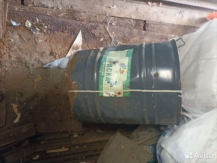 Новая бочка с масляной краской