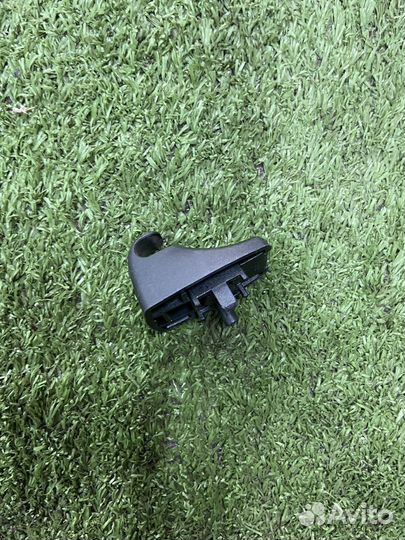 Крепление солнцезащитного козырька BMW 7 series