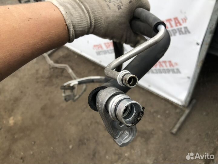 Ниссан Трубка / шланг кондиционера воздуха