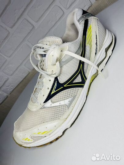 Кроссовки Mizuno