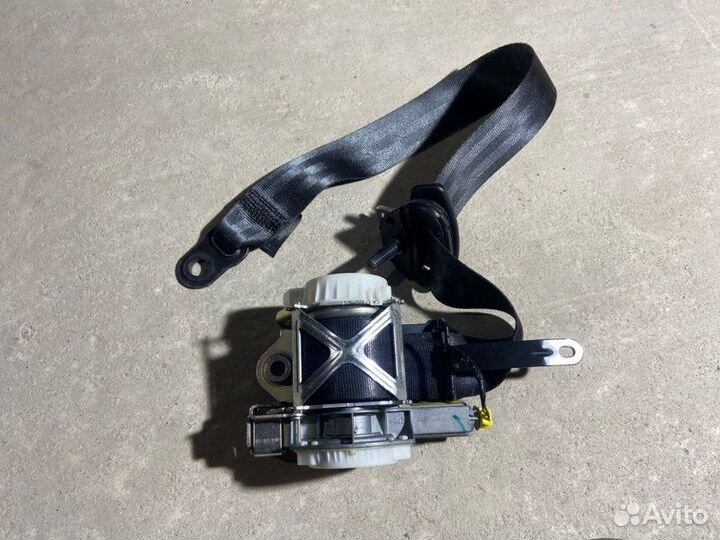 Ремень безопасности пер левый Ford Fiesta (08-12)