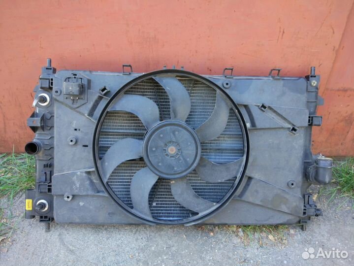 Радиатор охлаждения в сборе на chevrolet cruze 1.8