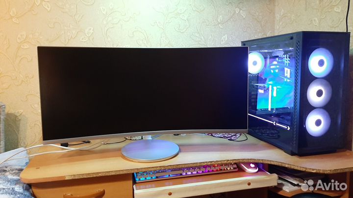 Монитор Samsung изогнутый 34