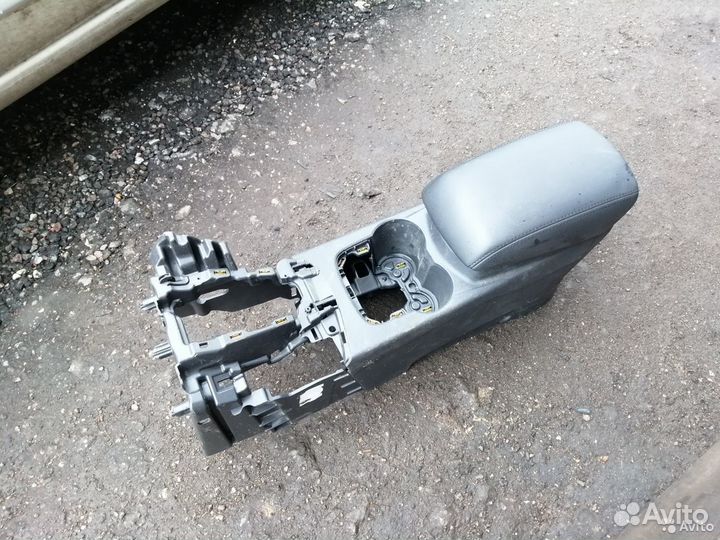 Центральная консоль с подлокотником Ford Focus 3