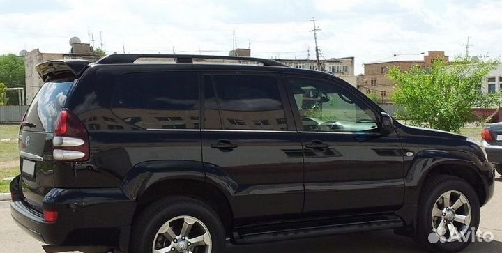 Нижние молдинги стёкол на Land Cruiser Prado 120