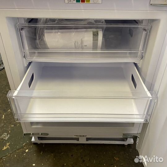 Встраиваемая морозильная камера
