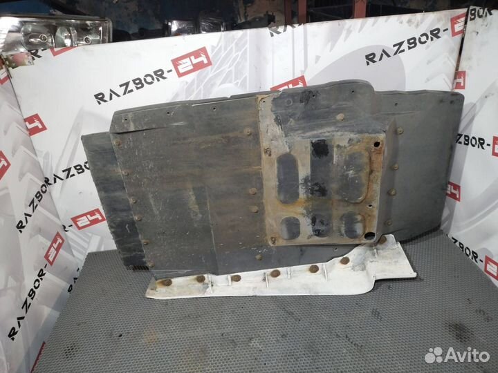 Передняя часть подкрылка переднего правого MAN TGX