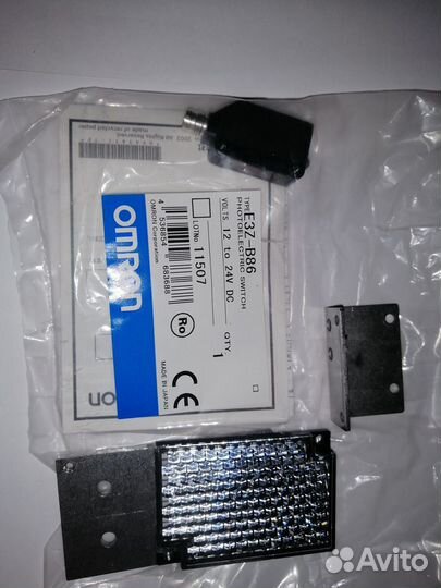 Omron E3ZB86 фотодатчик