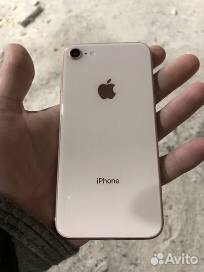 Телефон iPhone 8