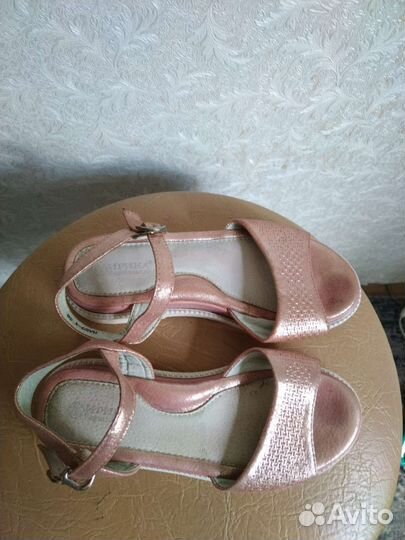 Босоножки для девочки