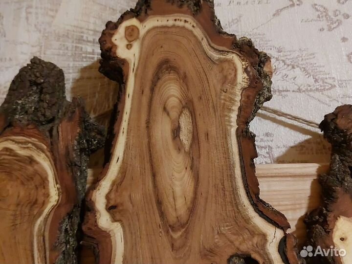 Панно из спилов дерева