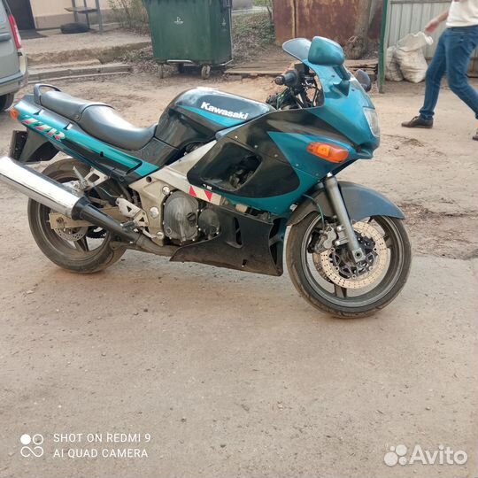 Kawasaki zzr400