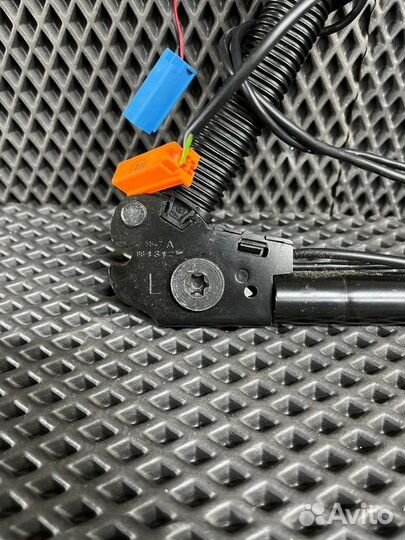 Замок ремня безопасности передний левый Land Rover