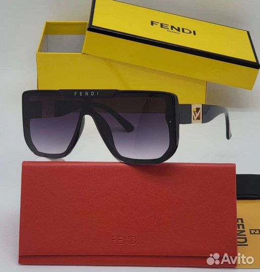 Солнцезащитные очки fendi