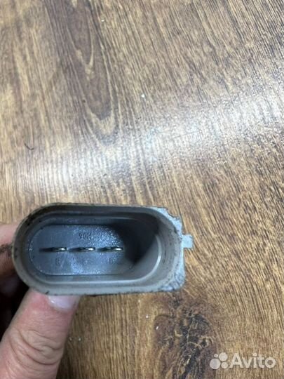 Датчик положения коленвала Volkswagen Passat B5