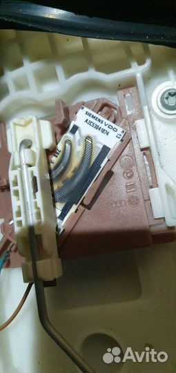 Насос топливный электрический Volkswagen Golf V 2