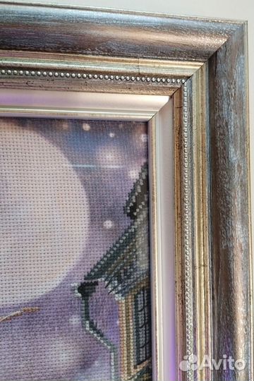 Картина в раме вышитая Поет скрипка о любви