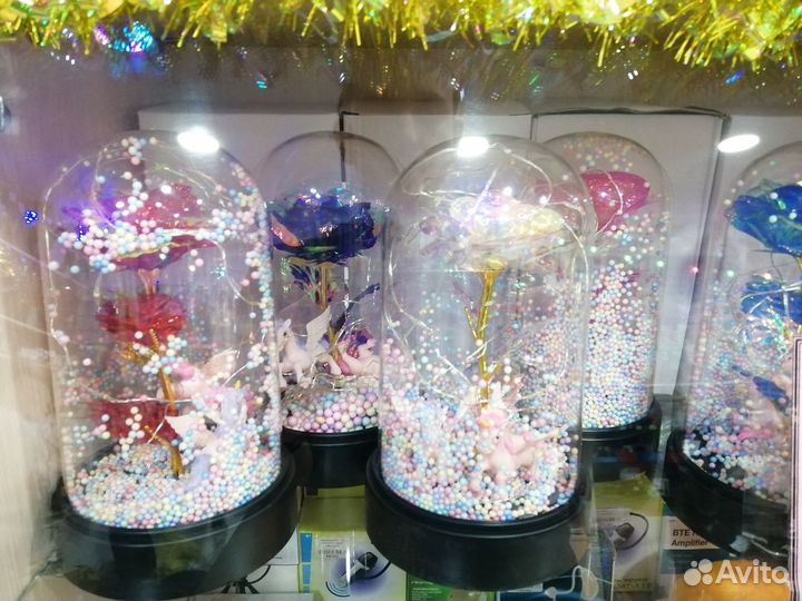 Розы в стеклянной и пластиковой колбе с подсветкой