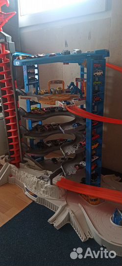 Невообразимый гараж Hot Wheels
